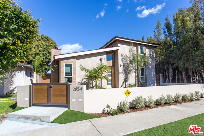2854 Westwood Blvd in Los Angeles, CA - Foto de edificio - Building Photo