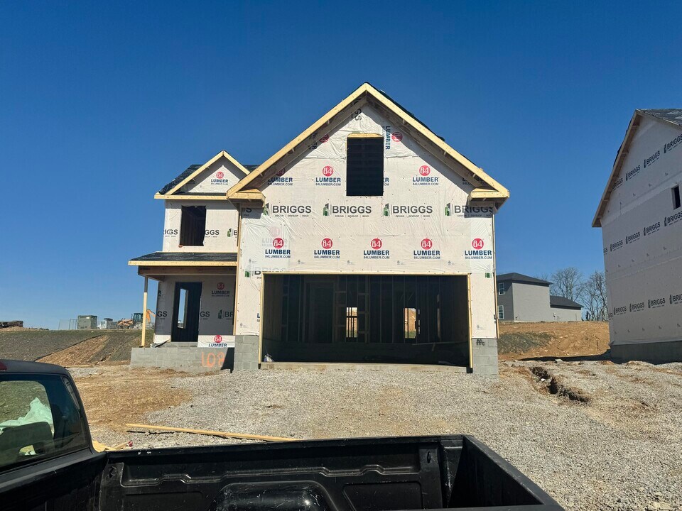 121 Savannah Ln in Georgetown, KY - Building Photo