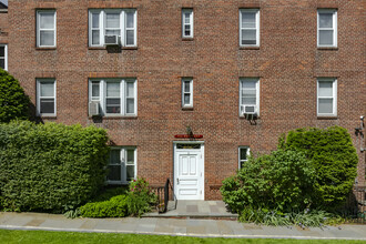 Royal Pavillion in Stamford, CT - Building Photo - Building Photo