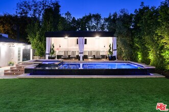 9885 Carmelita Ave in Beverly Hills, CA - Building Photo - Building Photo