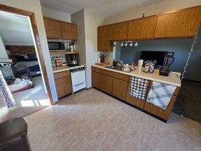 927 E Grand Ave in Eau Claire, WI - Building Photo - Building Photo