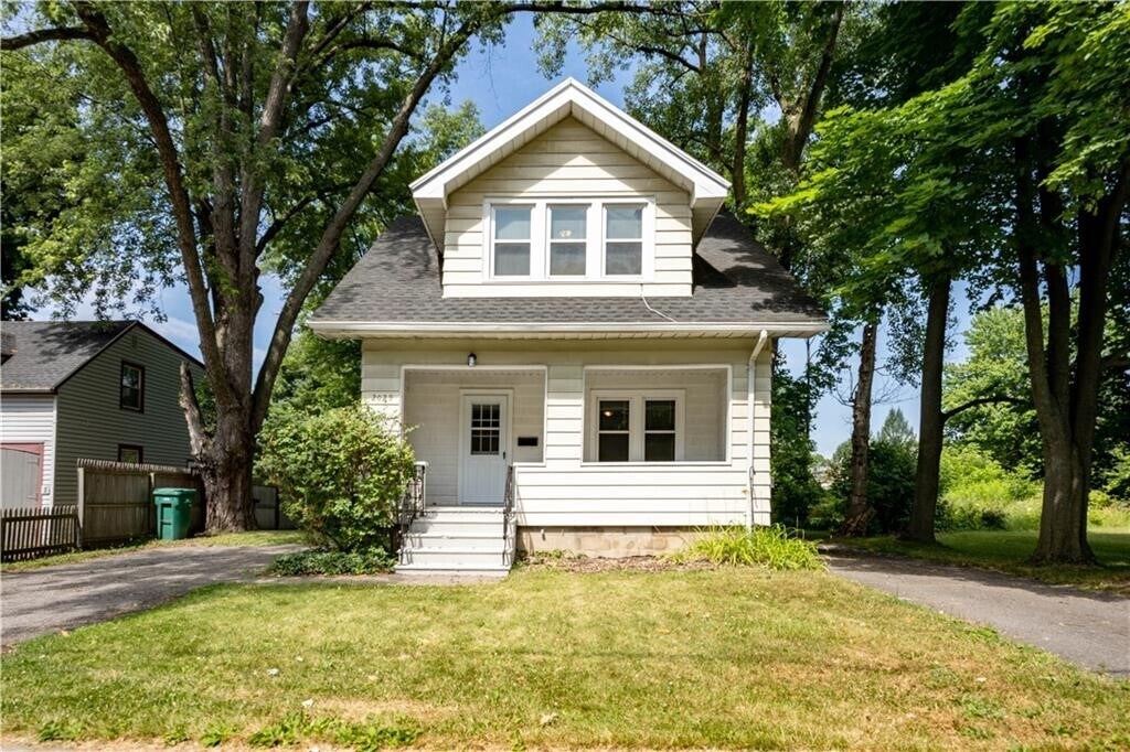 2029 5 Mile Line Road in Penfield, NY - Building Photo