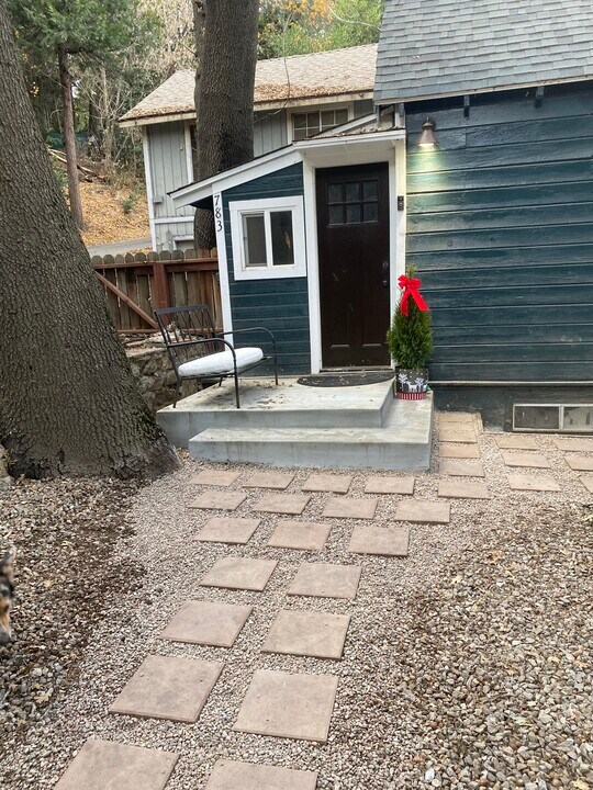 783 N Village Ln in Crestline, CA - Building Photo