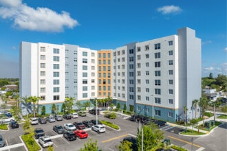 Pinnacle 441 in Hollywood, FL - Building Photo - Building Photo