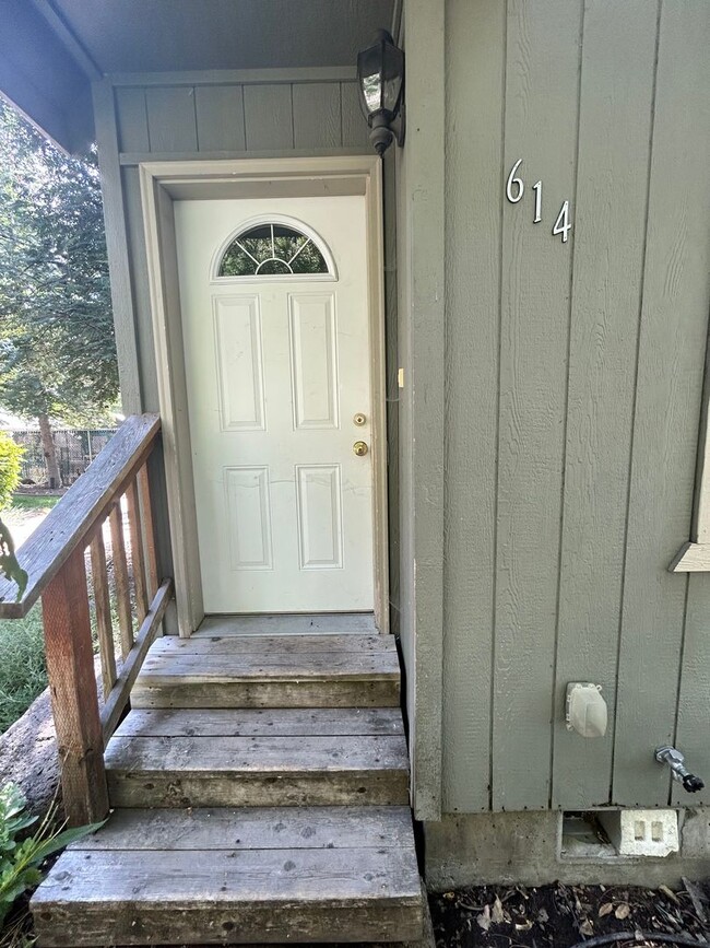 614 Prescott St in Klamath Falls, OR - Building Photo - Building Photo