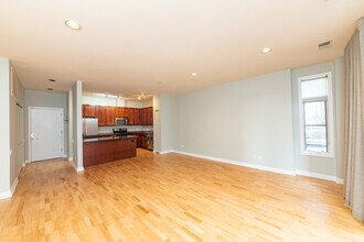550 W Fulton St, Unit 406 in Chicago, IL - Foto de edificio - Building Photo