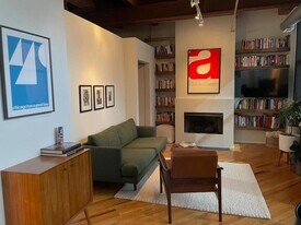 226 N Clinton St in Chicago, IL - Building Photo