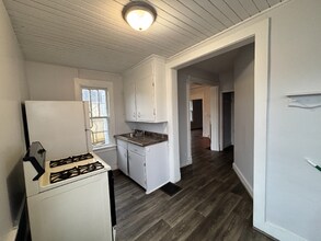 1404 W Michigan Ave in Kalamazoo, MI - Foto de edificio - Building Photo