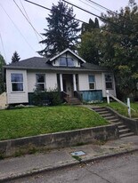 908 15th St in Bremerton, WA - Building Photo