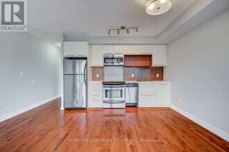 25-2925 Carlton St. in Toronto, ON - Building Photo - Building Photo