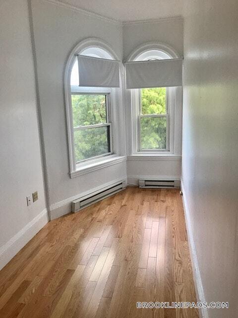 1061 Beacon St in Brookline, MA - Building Photo - Building Photo