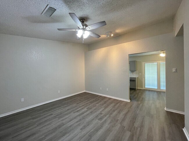 3007 Honeysuckle Cir, Unit B in Killeen, TX - Building Photo - Building Photo