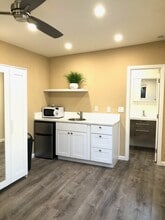 19437 Collier St in Los Angeles, CA - Building Photo - Building Photo