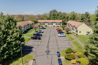 Meadows at Tolland Condominiums in Tolland, CT - Building Photo - Building Photo