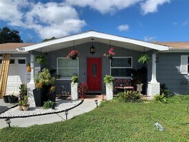 1051 Maybury Dr in Holiday, FL - Building Photo