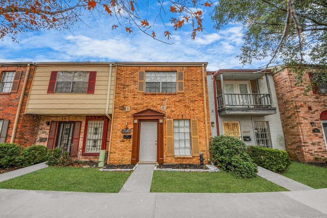 7954 Grove Ridge Dr in Houston, TX - Building Photo