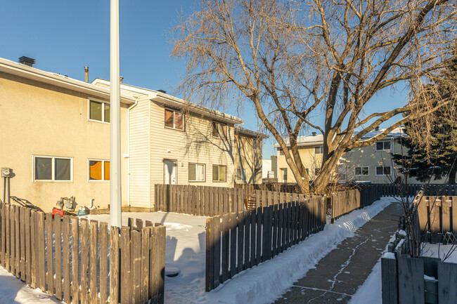 Richfield I & II in Edmonton, AB - Building Photo - Building Photo