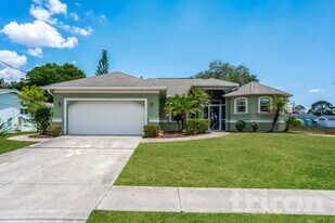 4170 Grobe St in North Port, FL - Building Photo