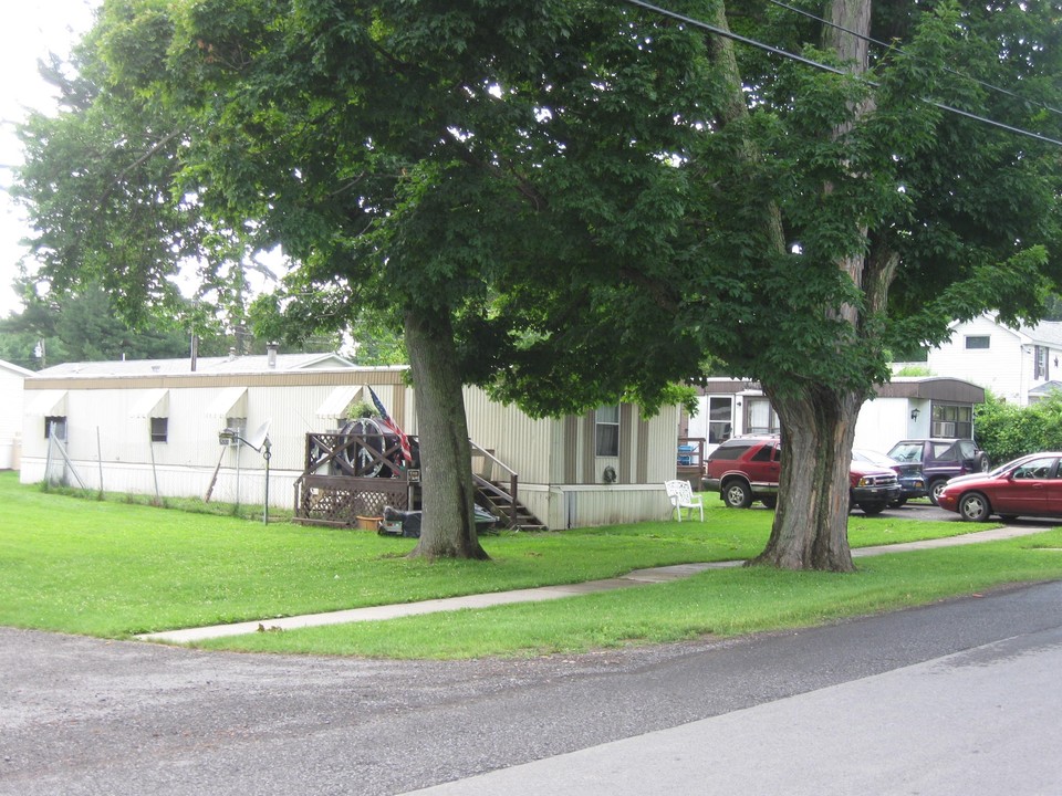 14502 Richmond Ave in Fair Haven, NY - Building Photo