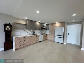 301 N Ocean Blvd in Pompano Beach, FL - Building Photo - Building Photo