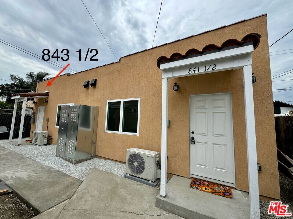 841 W 64th St-Unit -843.5 in Los Angeles, CA - Building Photo
