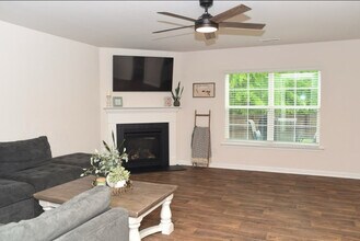 109 Carrington Dr in Lugoff, SC - Building Photo - Building Photo