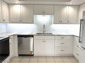 3923 SE 11th Ave, Unit 304 in Cape Coral, FL - Building Photo - Building Photo