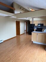 42 Pond St, Unit 3 in Beverly, MA - Building Photo