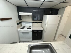 1225 NE 124th St in North Miami, FL - Building Photo - Building Photo
