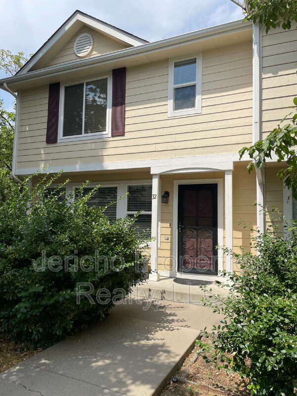 property at 32 N Harlan St