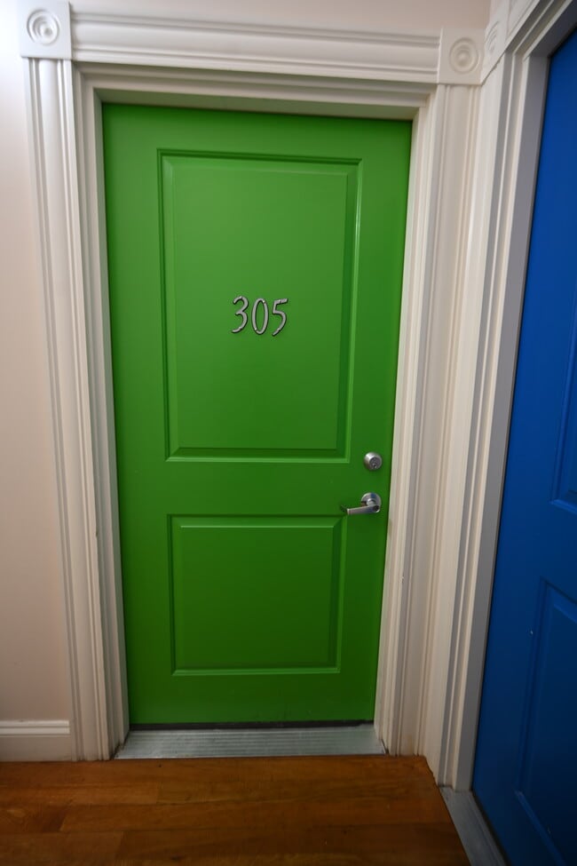 9 Centre N St Apartments and Nearby Cumberland Apartments For Rent