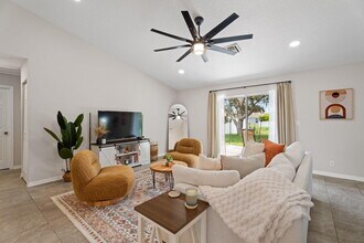 522 SW S Quick Cir in Port St. Lucie, FL - Building Photo - Building Photo