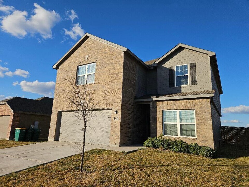 18412 Speculator Ln in Elgin, TX - Building Photo