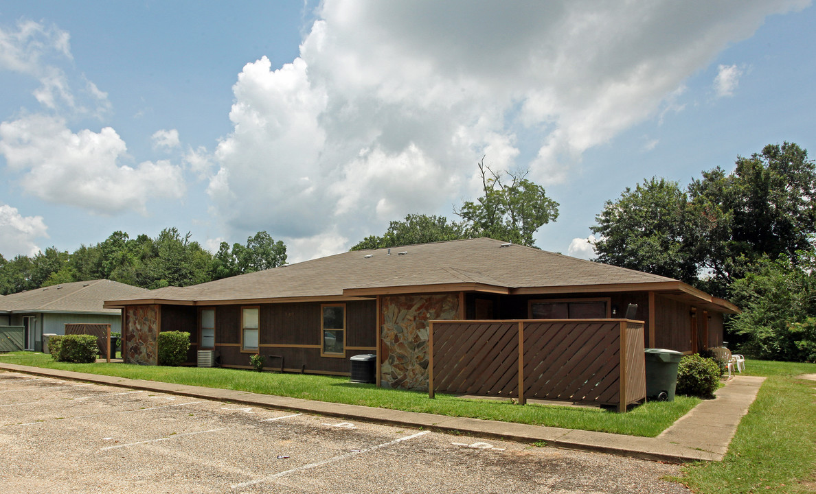 8160 Stonebrook Dr in Pensacola, FL - Building Photo