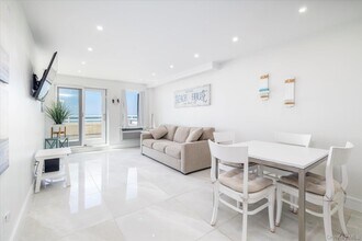 450 W Broadway in Long Beach, NY - Building Photo - Building Photo