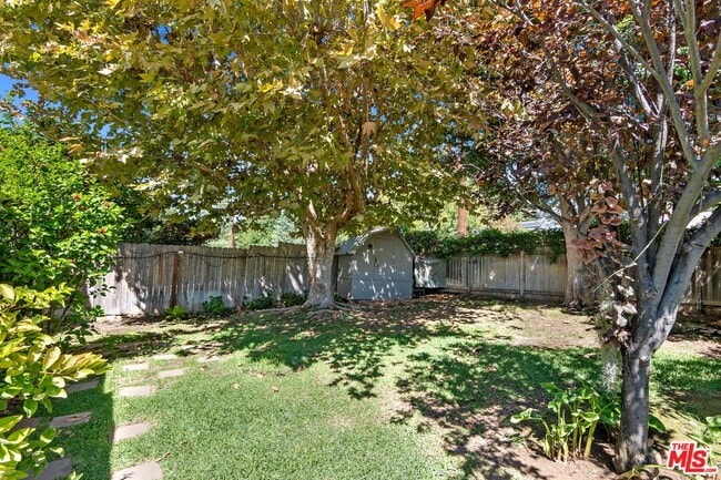 492 E Calaveras St in Altadena, CA - Building Photo - Building Photo