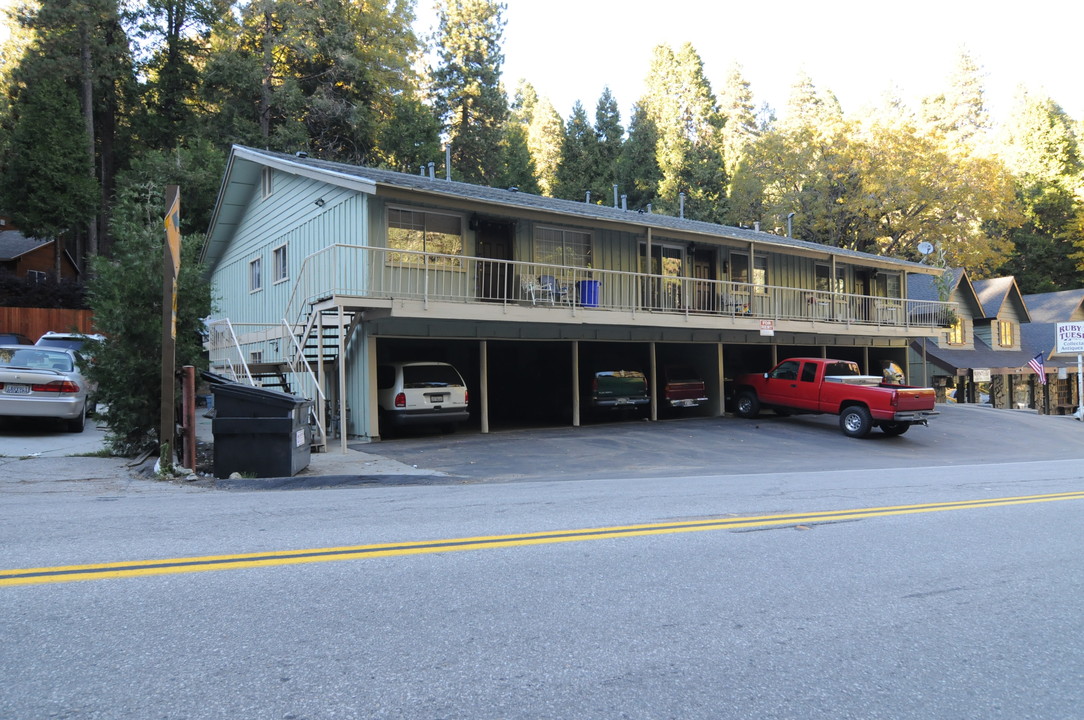 26860 State Hwy 189 in Blue Jay, CA - Foto de edificio