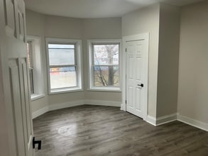 1970 E 71st St in Cleveland, OH - Foto de edificio - Building Photo