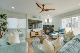 817 Ostend Ct in San Diego, CA - Building Photo