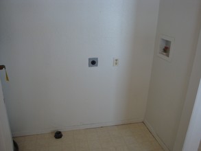 Hillsboro Oaks Apartments in Hillsboro, TX - Foto de edificio - Building Photo