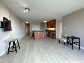 320 Lili?uokalani Ave in Honolulu, HI - Foto de edificio - Building Photo