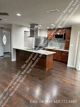 802 Netherland Dr in Arlington, TX - Building Photo - Building Photo