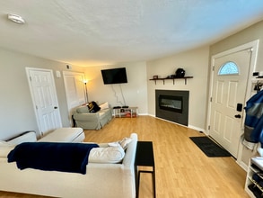 1326 W Ocean View Ave in Norfolk, VA - Building Photo - Building Photo