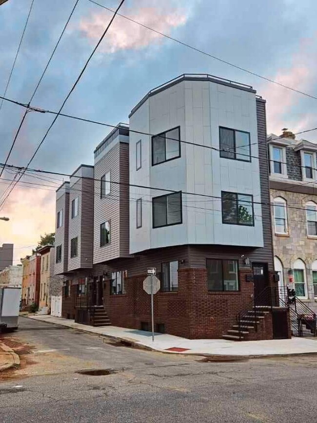 622 N 35th St, Unit 3 in Philadelphia, PA - Foto de edificio - Building Photo