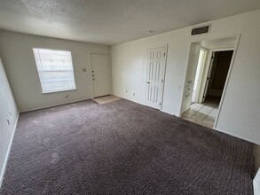 1106 Eastside Dr in Killeen, TX - Building Photo - Building Photo