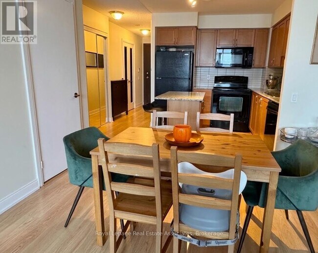 35 Viking Ln in Toronto, ON - Building Photo - Building Photo