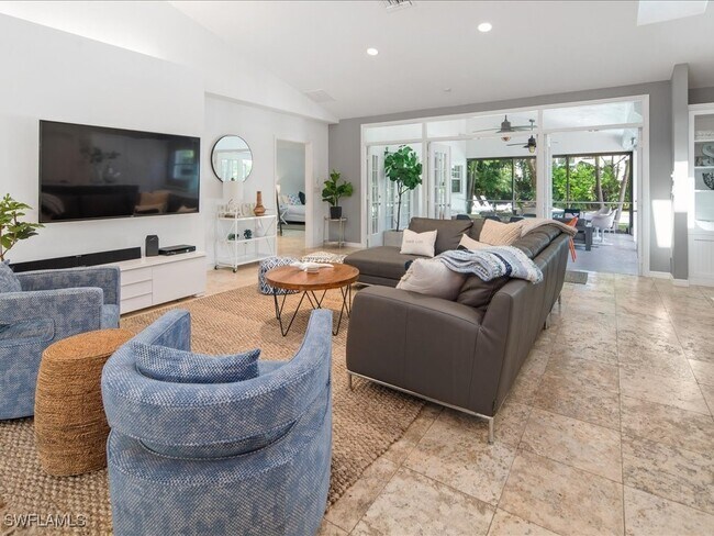 339 4th Ave N in Naples, FL - Building Photo - Building Photo