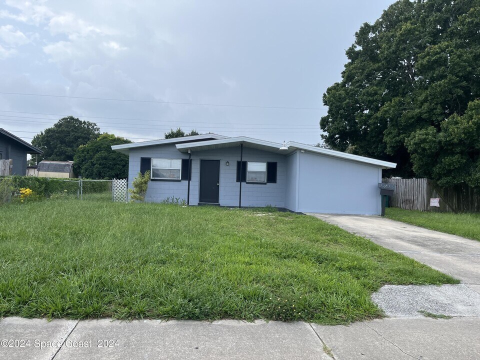 2895 W Eau Gallie Blvd in Melbourne, FL - Building Photo