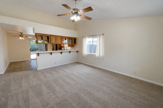 2123 Mansfield Ct in Chico, CA - Foto de edificio - Building Photo