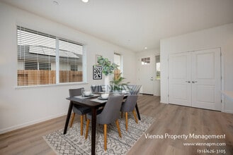 551 Fox Hunt Wy in Rio Linda, CA - Building Photo - Building Photo